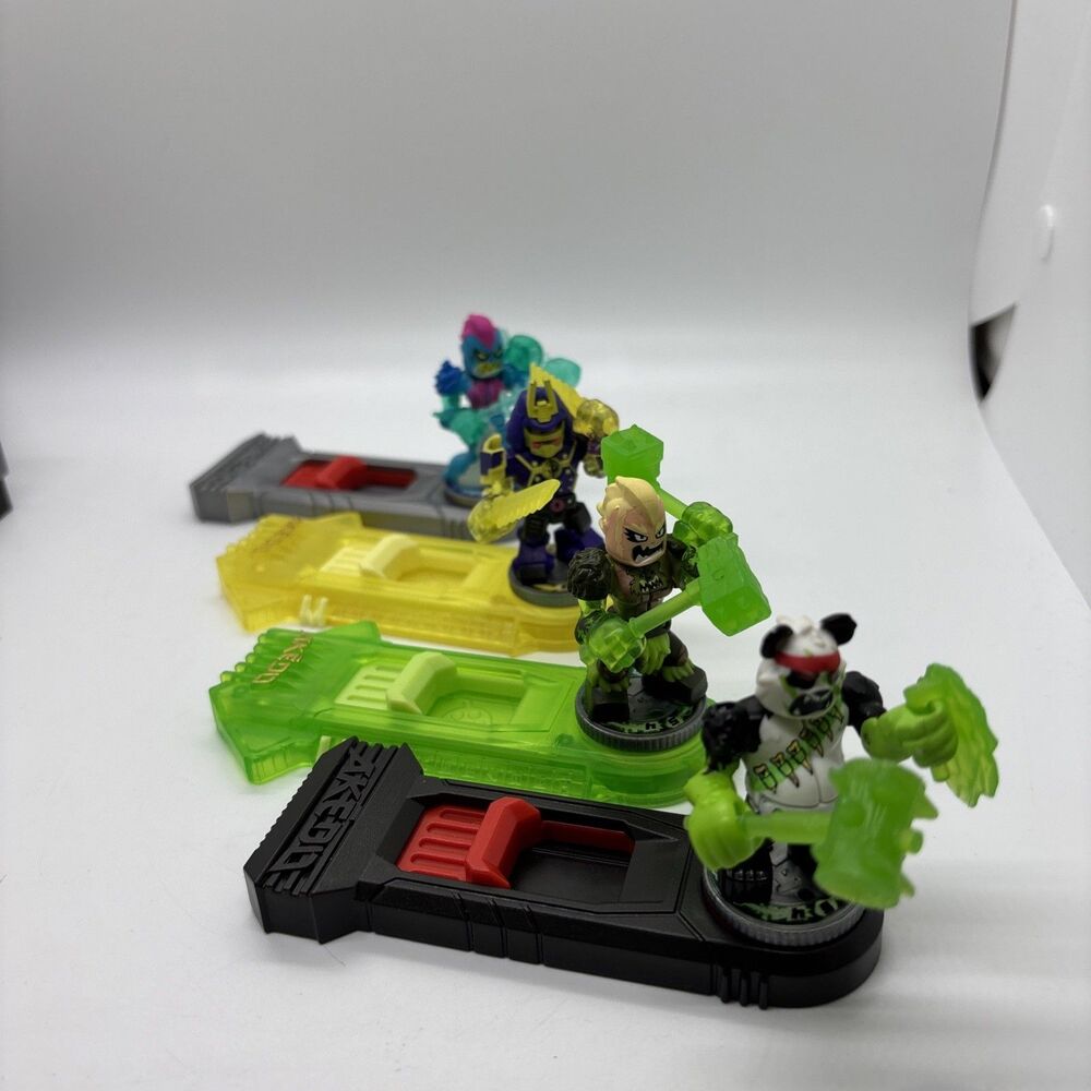 (Lot 4) 2022 Moose Toys LEGENDS OF AKEDO PowerStorm Epic Series 3 w/ controllers